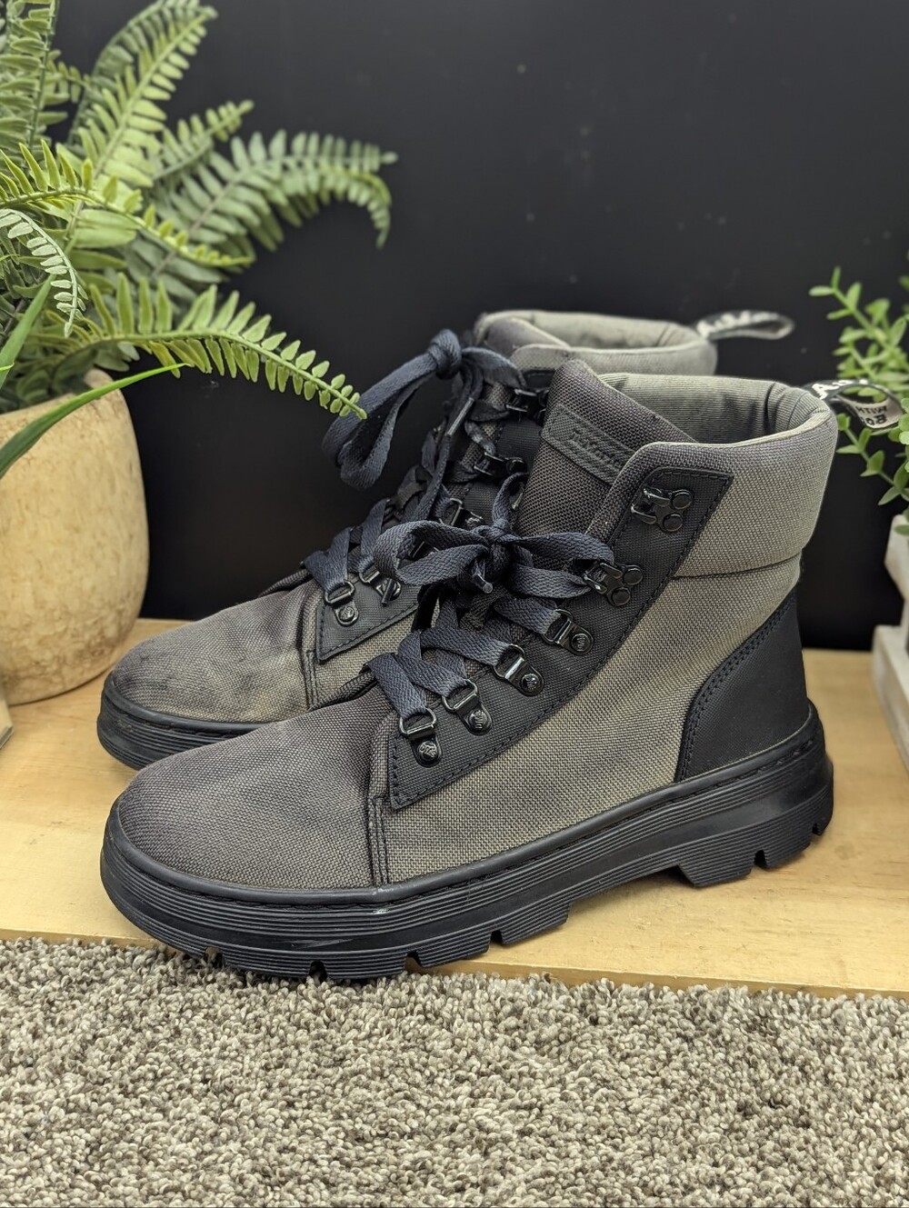 Dr. Martens Combs Women's Size 10 Multi Color Lace Up Canvas Boots Walking Hikin